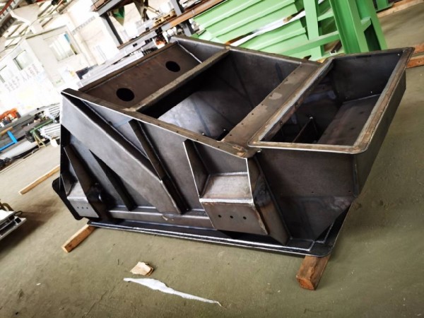 大型振動設備鋼結構部件焊接